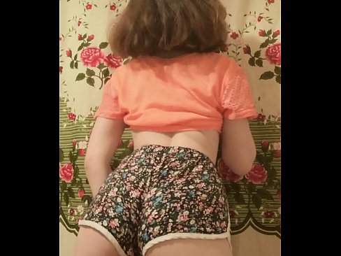 ❤️ سيڪسي نوجوان بيبي پنهنجي شارٽس کي ڪئميرا تي هٽائيندي ❤️❌ معياري فحش