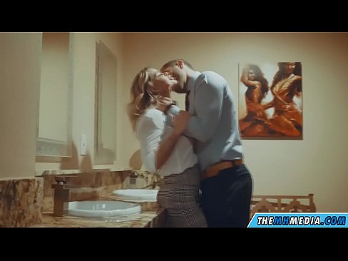 ❤️ جڏهن هڪ busty سنهري اوھان کي هڪ عوامي آرام روم ۾ seduces ❤️❌ معياري فحش